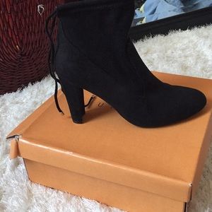 Black suede ankle boots 👢